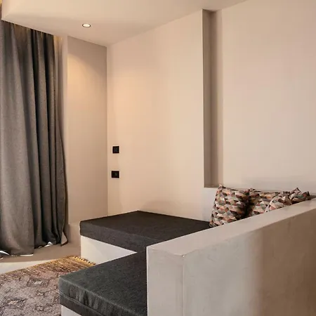 Meni Rhodes מלון